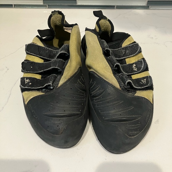 Mad Rock Hooker Velcro climbing shoe size 10 - Picture 4 of 5